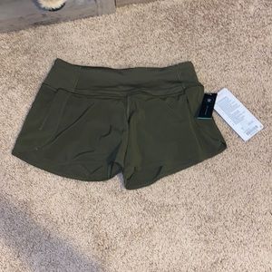 Lululemon run times short